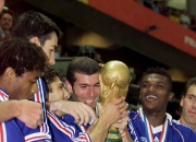 开云体育官网-法国足球队再续辉煌，赢得掌声喝彩