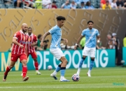 开云体育直播-比赛中出现犯规事件，裁判执法失误成焦点