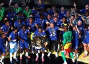 开云APP-切尔西球员庆祝胜利，球迷欢呼助威的简单介绍