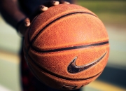 开云APP-唯一性之夜，阿拉巴的领袖交响曲与曼联的战术飓风