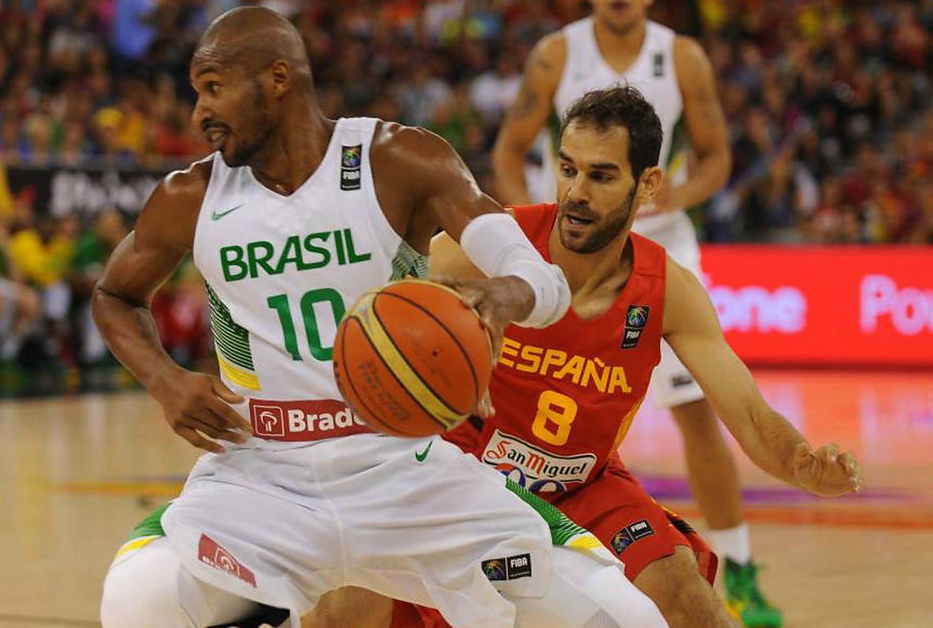 关于美国男篮鏖战阿根廷男篮，哈里斯三分雨点燃全场的信息