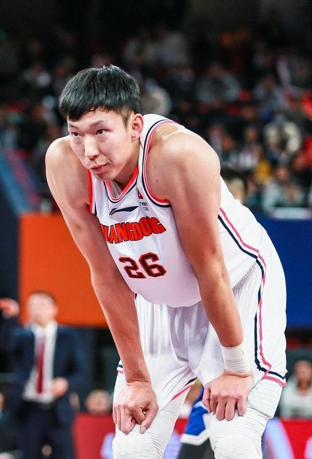 青岛队险胜山西队，周琦高光表现