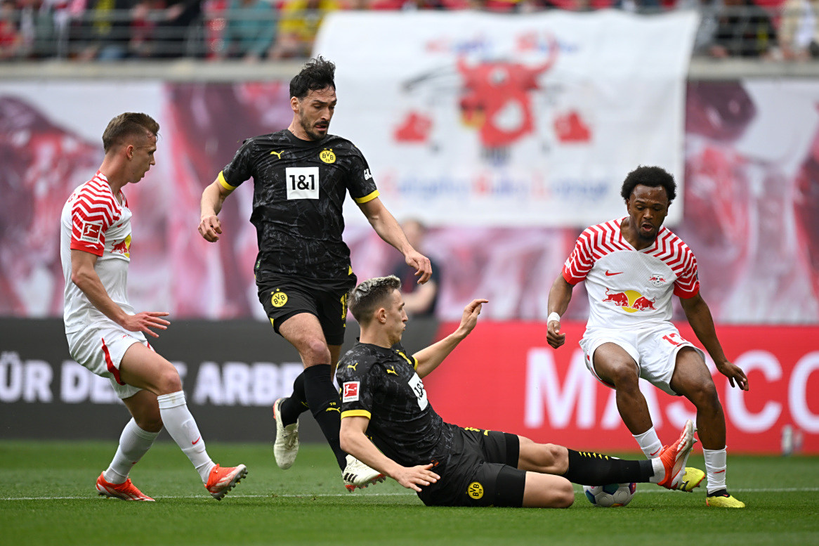 包含RB莱比锡球队在客场比赛中逆转胜利的词条