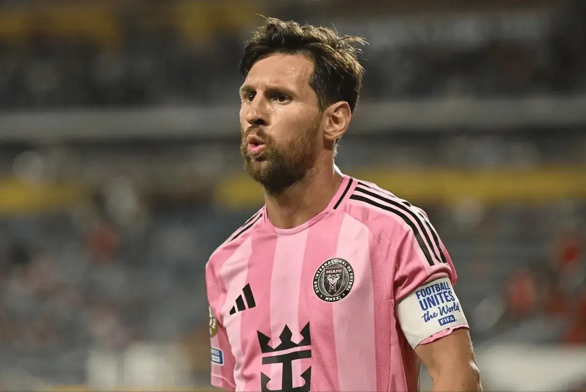 梅西再献绝技,巴萨稳坐西甲榜首的简单介绍 梅西再献绝技,巴萨稳坐西甲榜首的简单介绍