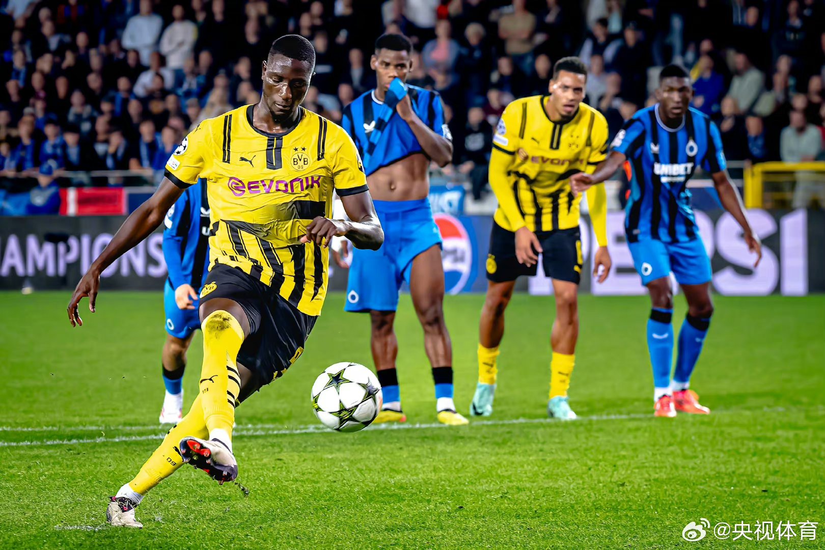 多特蒙德上轮斩获胜利,豪取分的简单介绍 多特蒙德上轮斩获胜利,豪取分的简单介绍