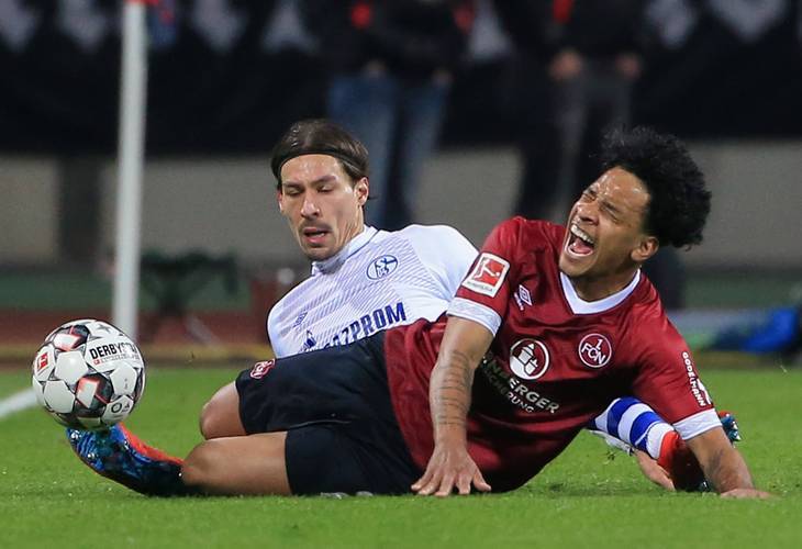 包含沙尔克战胜对手，降级形势稍有转机的词条