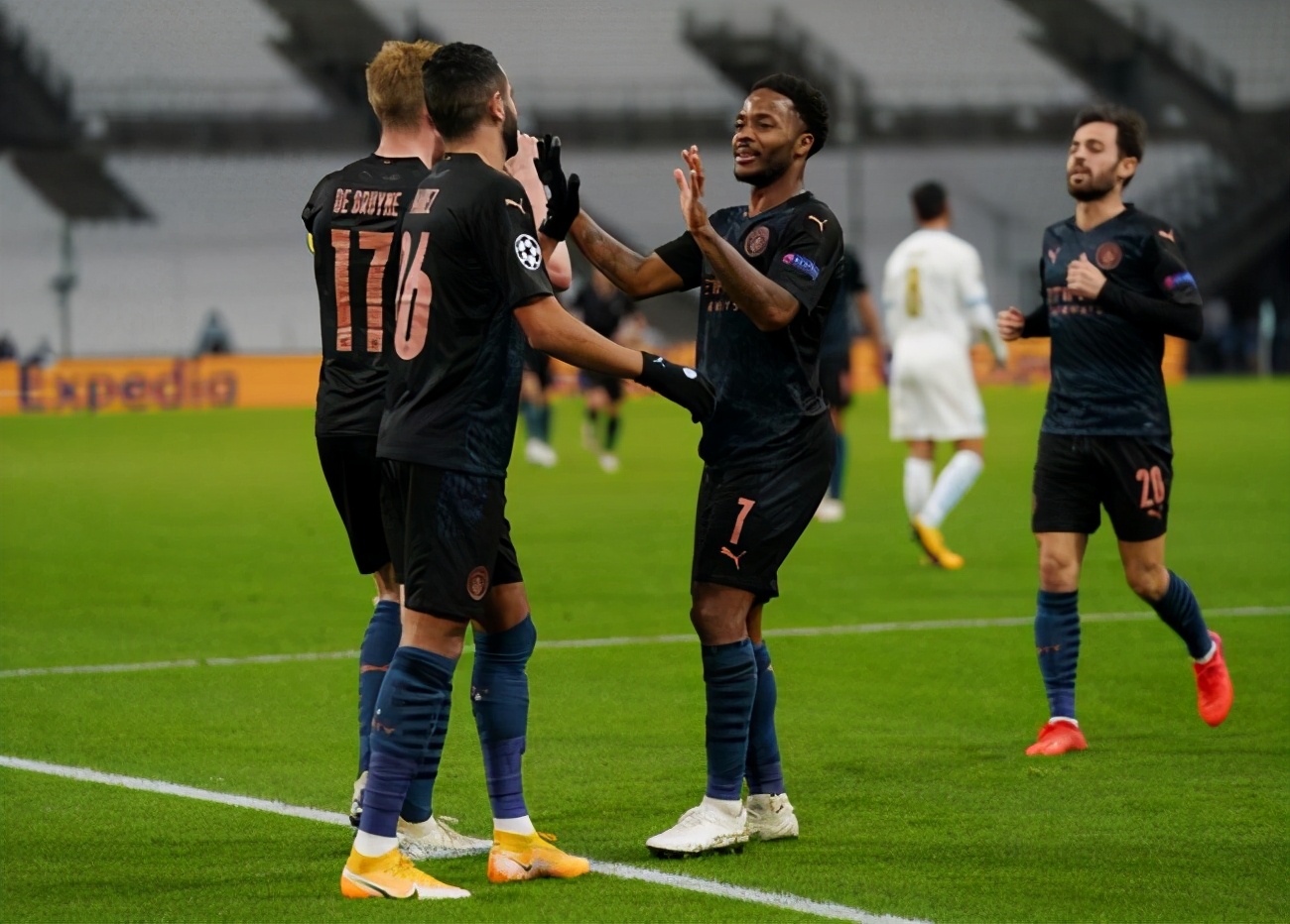 关于门兴格拉德巴赫战平对手，暂居中游积分榜的信息