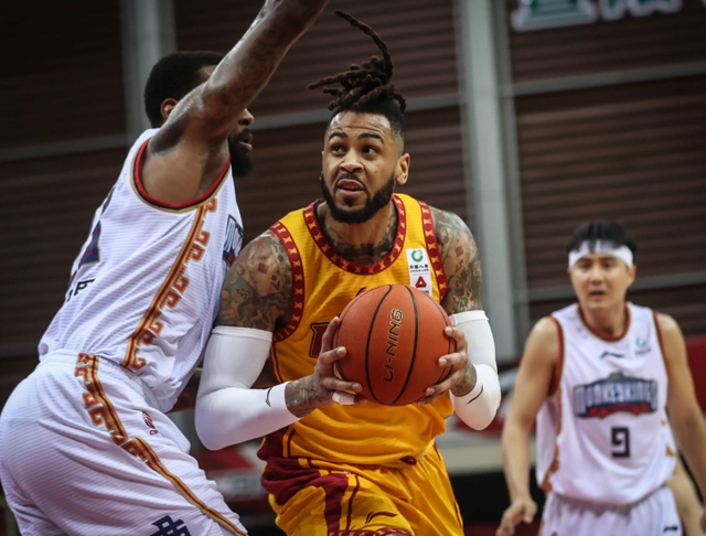 汉诺威队员重伤，球队备战雪上加霜的简单介绍