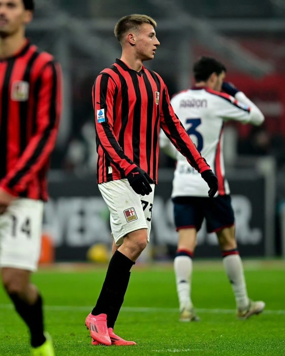 包含AC米兰宣布主帅换帅，振奋球队士气的词条