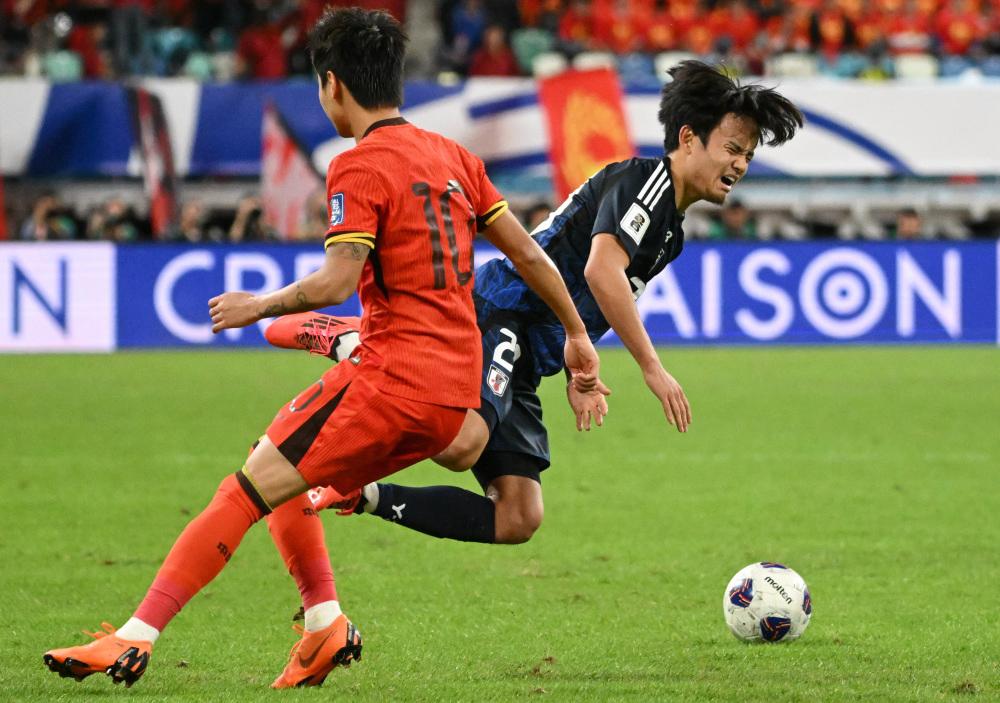 足球盛会:场上球员奋力拼搏的简单介绍 足球盛会:场上球员奋力拼搏的简单介绍