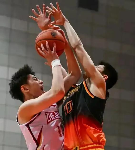 江苏男篮成功完成逆袭,战胜山西队 江苏男篮成功完成逆袭,战胜山西队