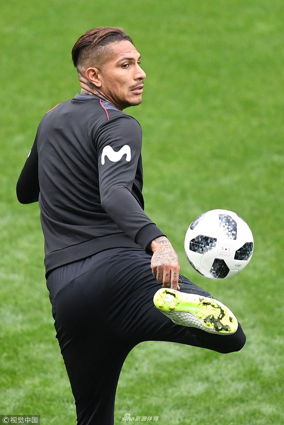 包含库尔索球迷热情庆祝,呐喊声响彻全场的词条 包含库尔索球迷热情庆祝,呐喊声响彻全场的词条