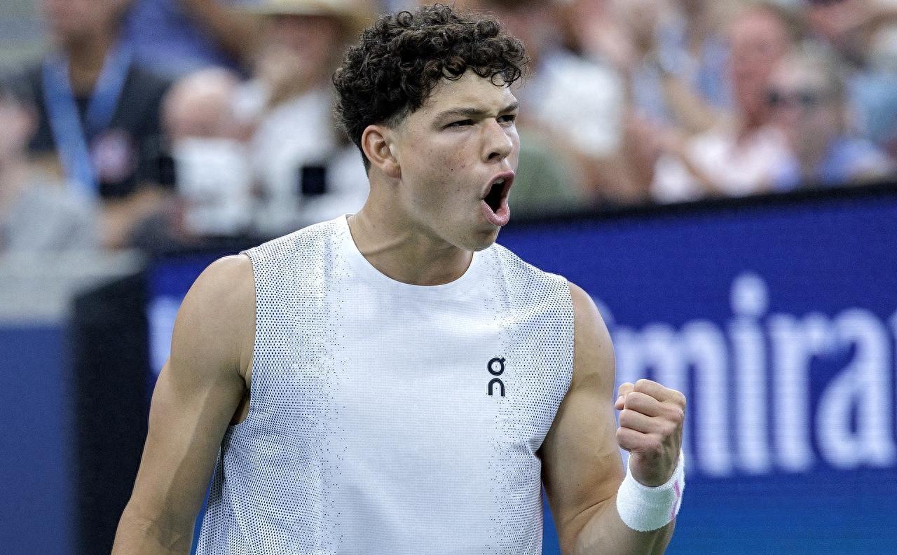 包含西班牙网球队轻取美国网球队，穆雷绝境逆转的词条