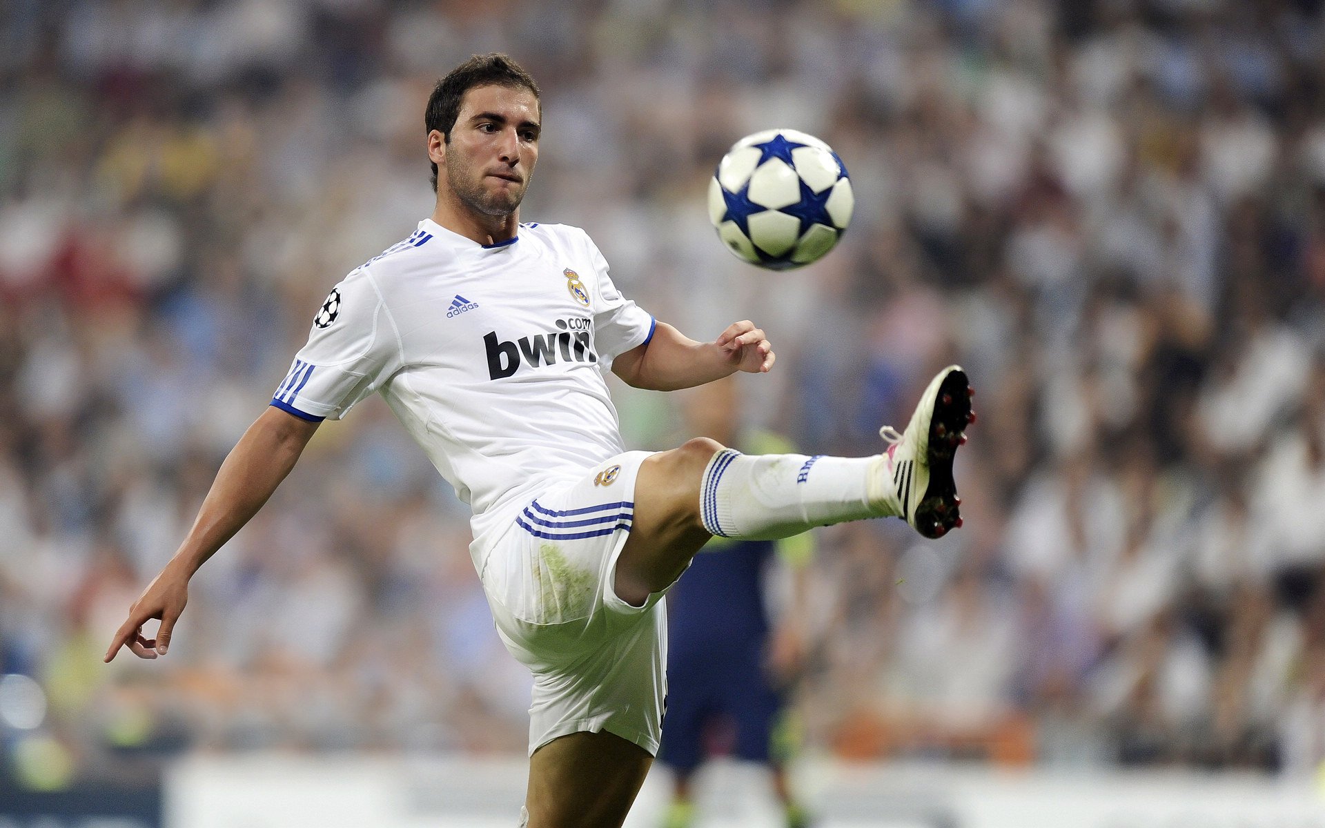 独行侠完胜雄鹿,小贾伦·杰克逊如何从防守悍将蜕变为关键先生