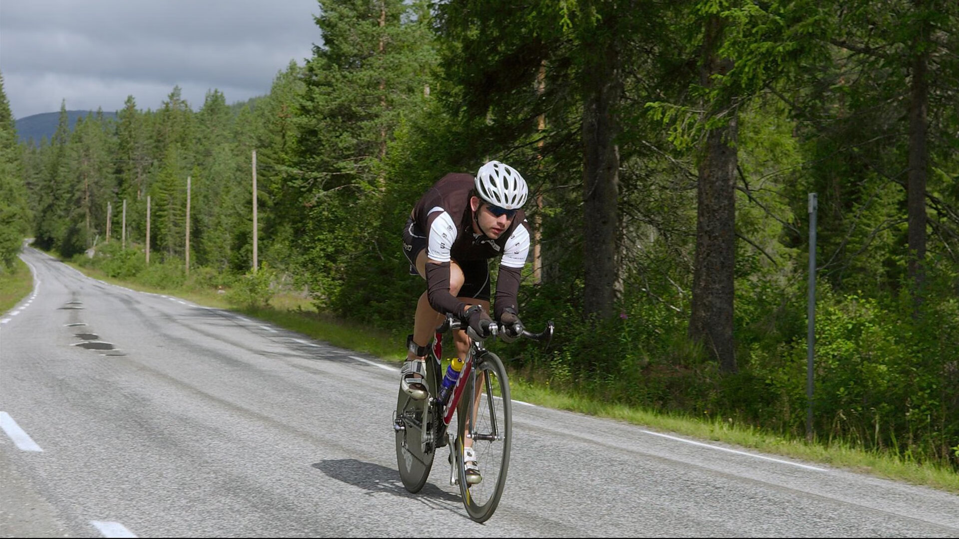 巴萨式防守锁死厄瓜多尔,奥斯梅恩主宰比赛走向,一场战术与天赋的完美对话