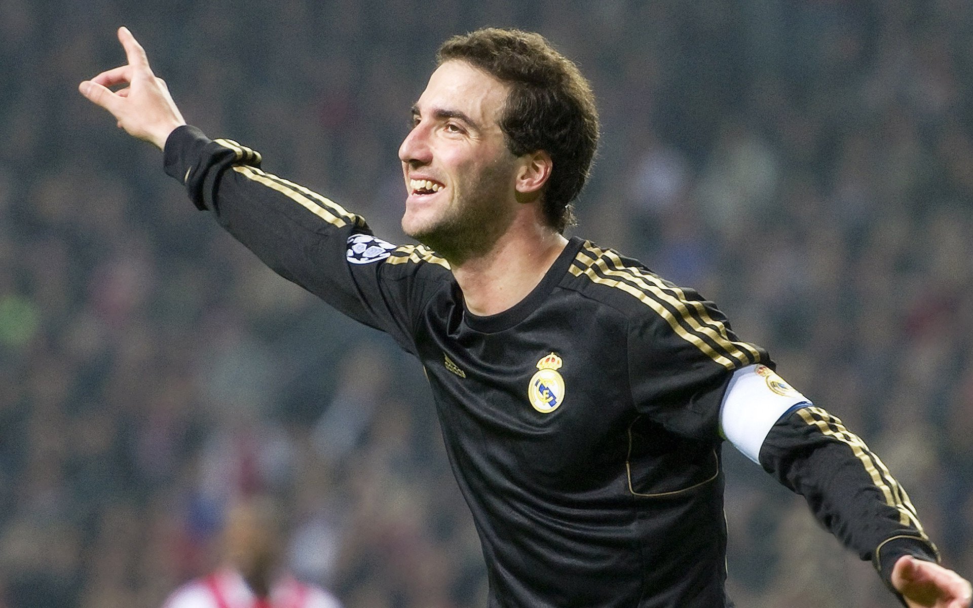 皇马对阵中国,楚阿梅尼里程碑之夜,见证足球的全球共鸣